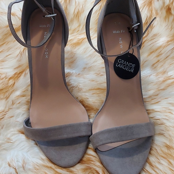 New Look strappy heels - Picture 2 of 12
